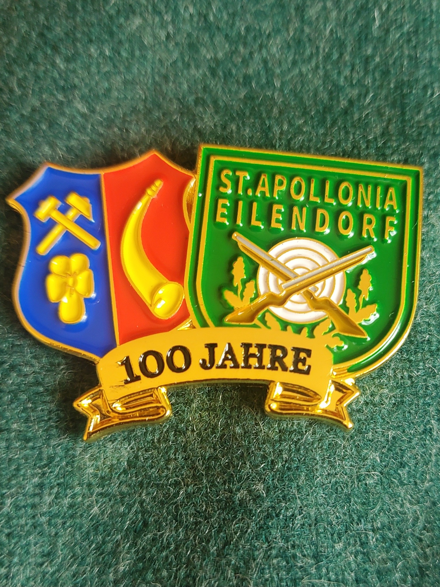 Jubiläums Pin (c) Eigene Jubiläums Pin